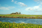 Fotos Hallig Hooge: Kirchwarft. Bestellbar als Poster im Online Shop